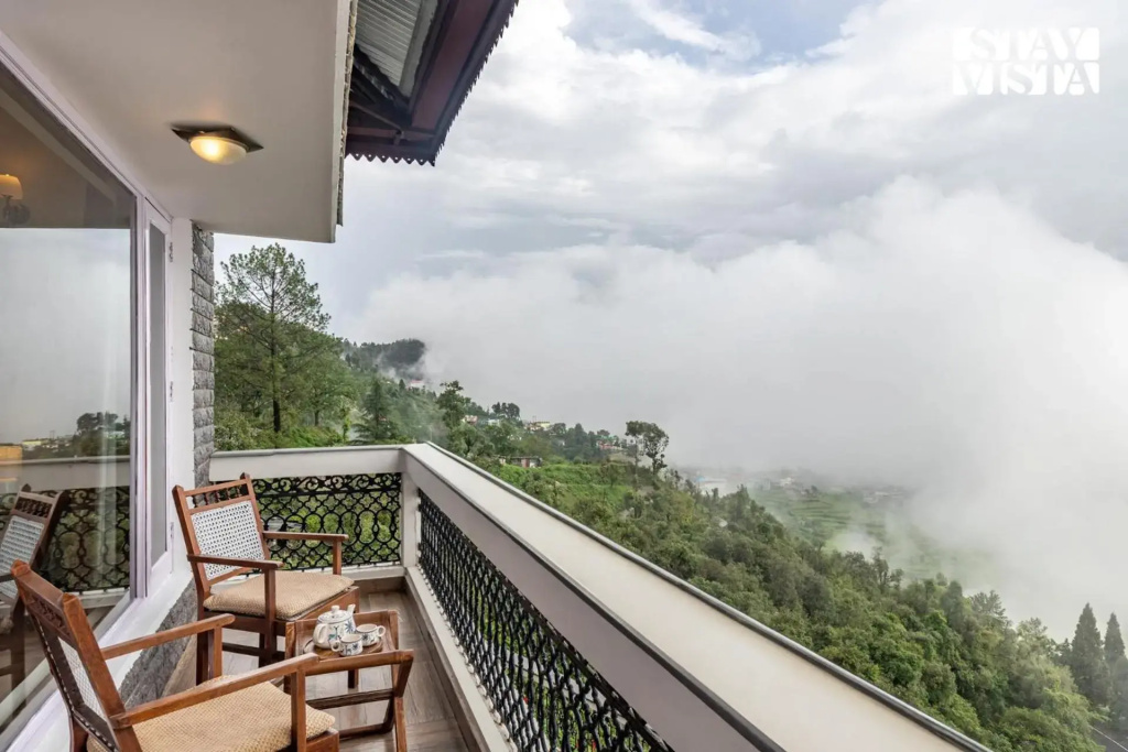 StayVista at Mountain Whispers - Views, Heater