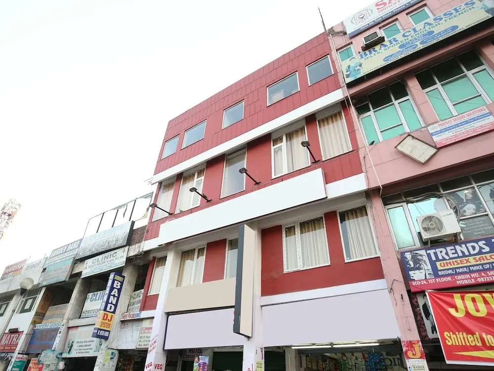 OYO 15030 Hotel ESS PEE Grand