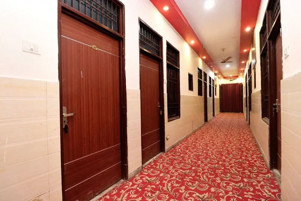 OYO 24066 Hotel Rr Villa