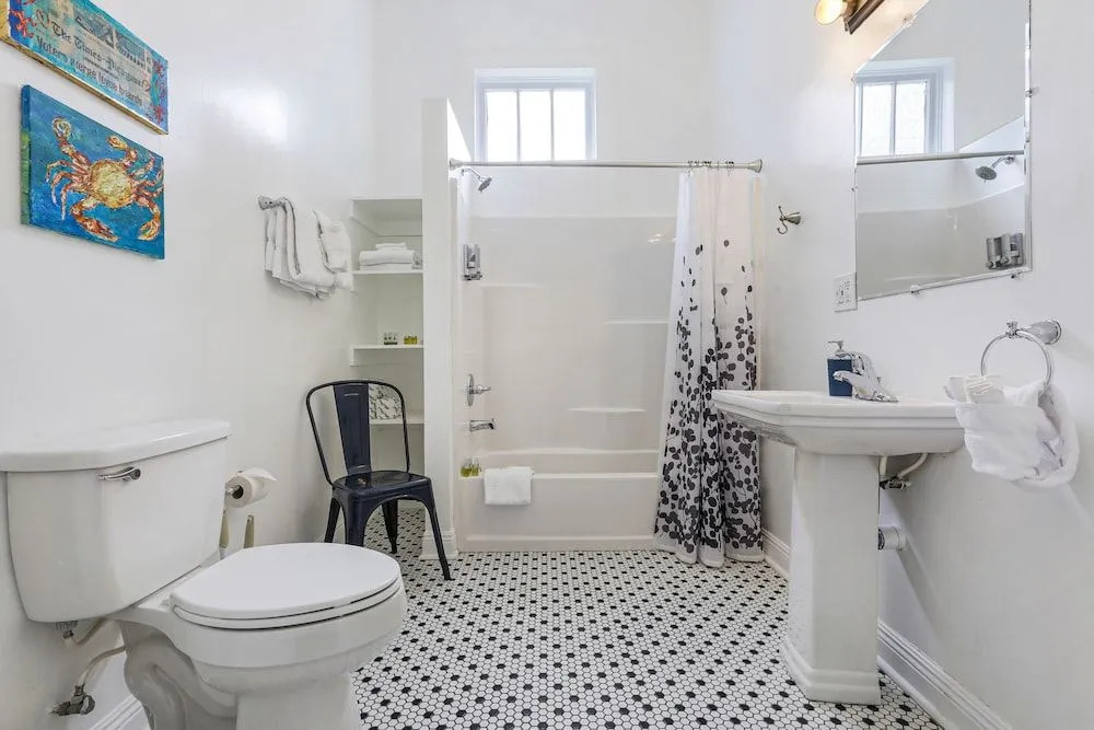Uptown Spacious 4BD w Historic Charm