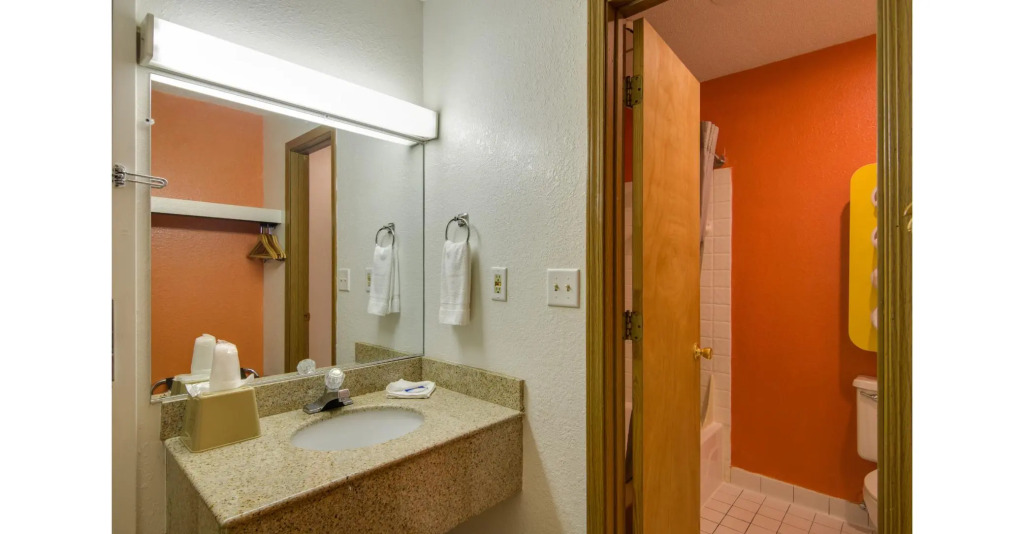 Motel 6-Waukegan, IL