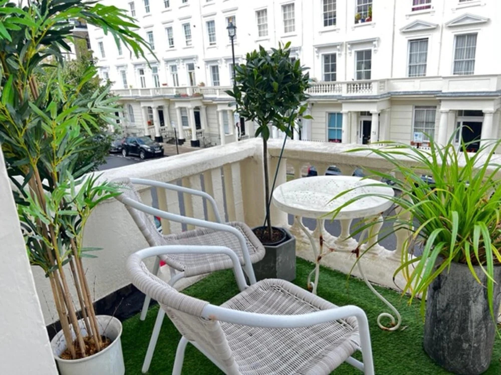 Stylish Central London Balcony Apartment