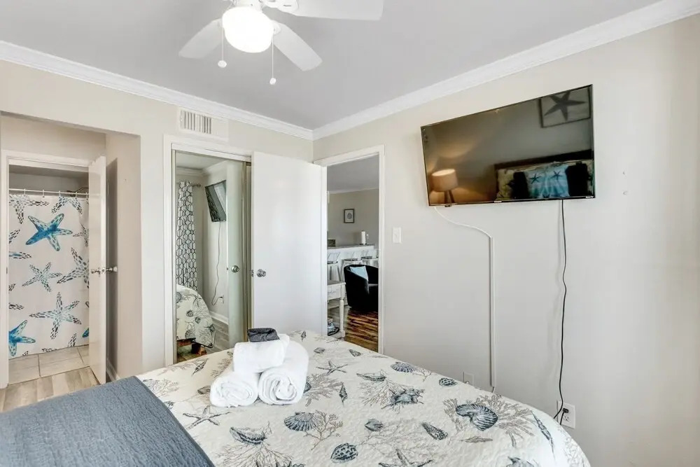 Victorian With A View 3 Bedroom Condo