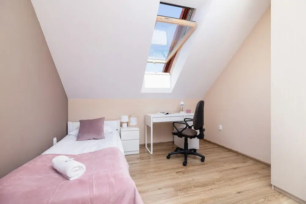 Czarnochowice House by Renters