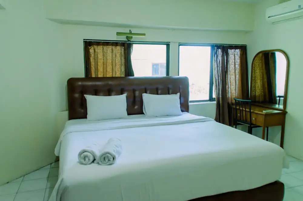 Spacious And Homey 3Br At Kondominium Rajawali Apartment