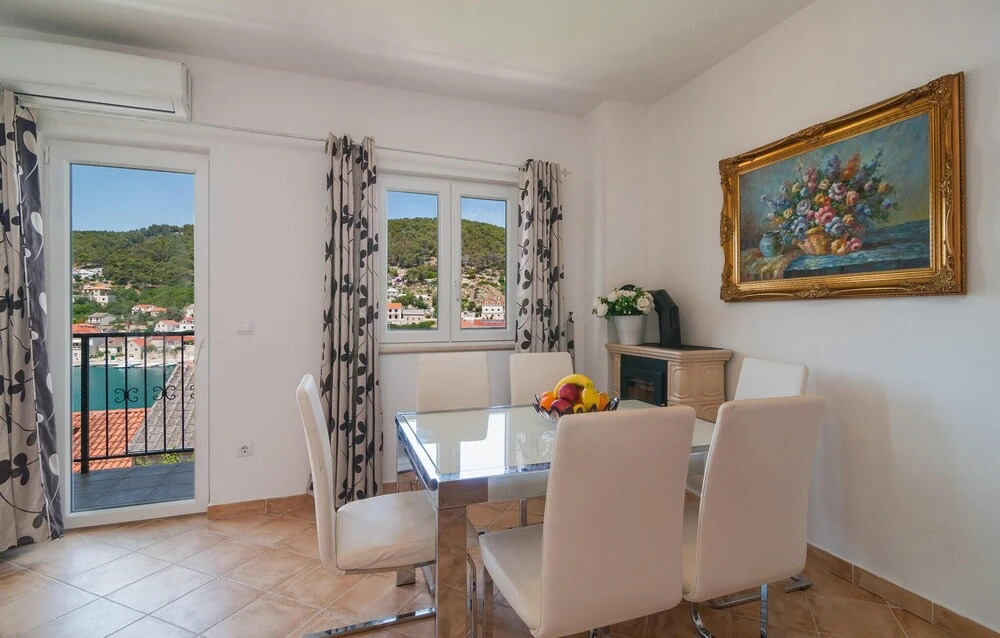 Awesome Home in Pucisca With 7 Bedrooms, Wifi and Outdoor Swimming Pool