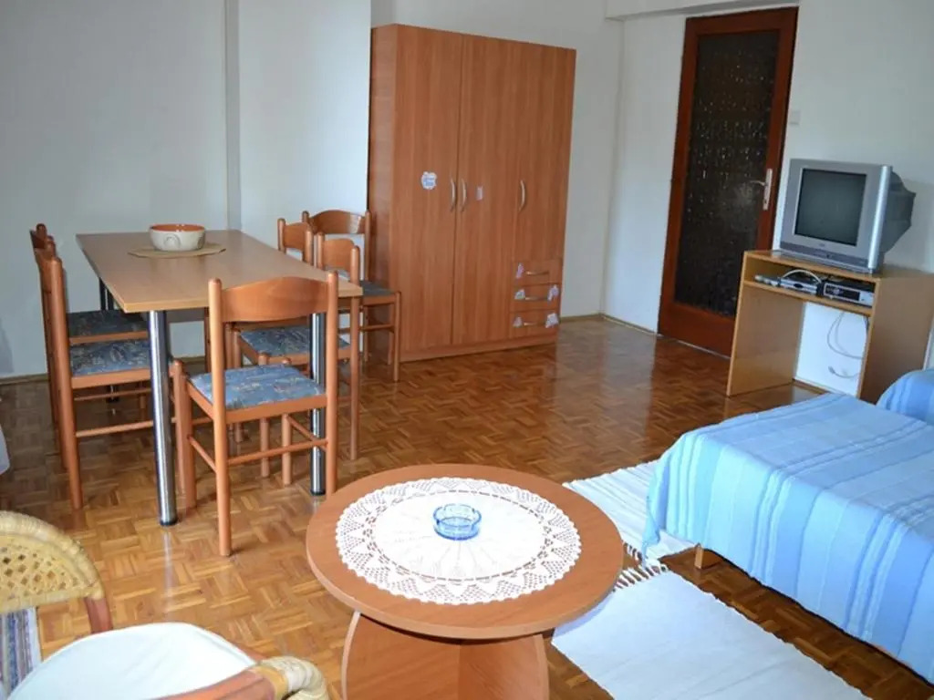 Apartments Kurta