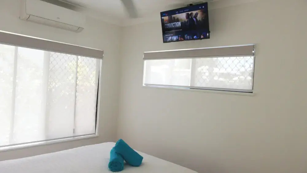 Beach bliss Queen bed BBQ Pool Netflix