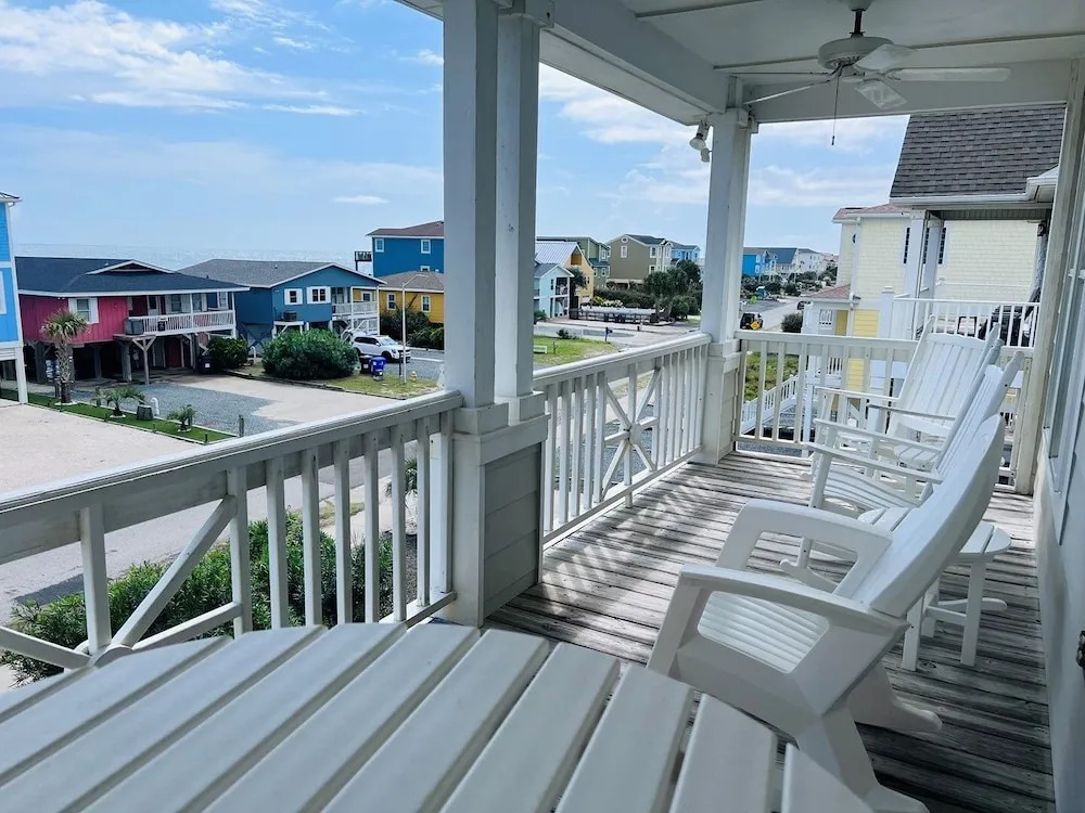 Carpe Diem 4 Bedroom Home by RedAwning