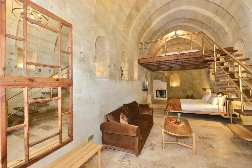 Evanthia Cave Suites
