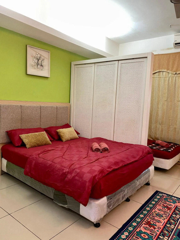Private Studio Viana Court Service Apartment 3 with private parking