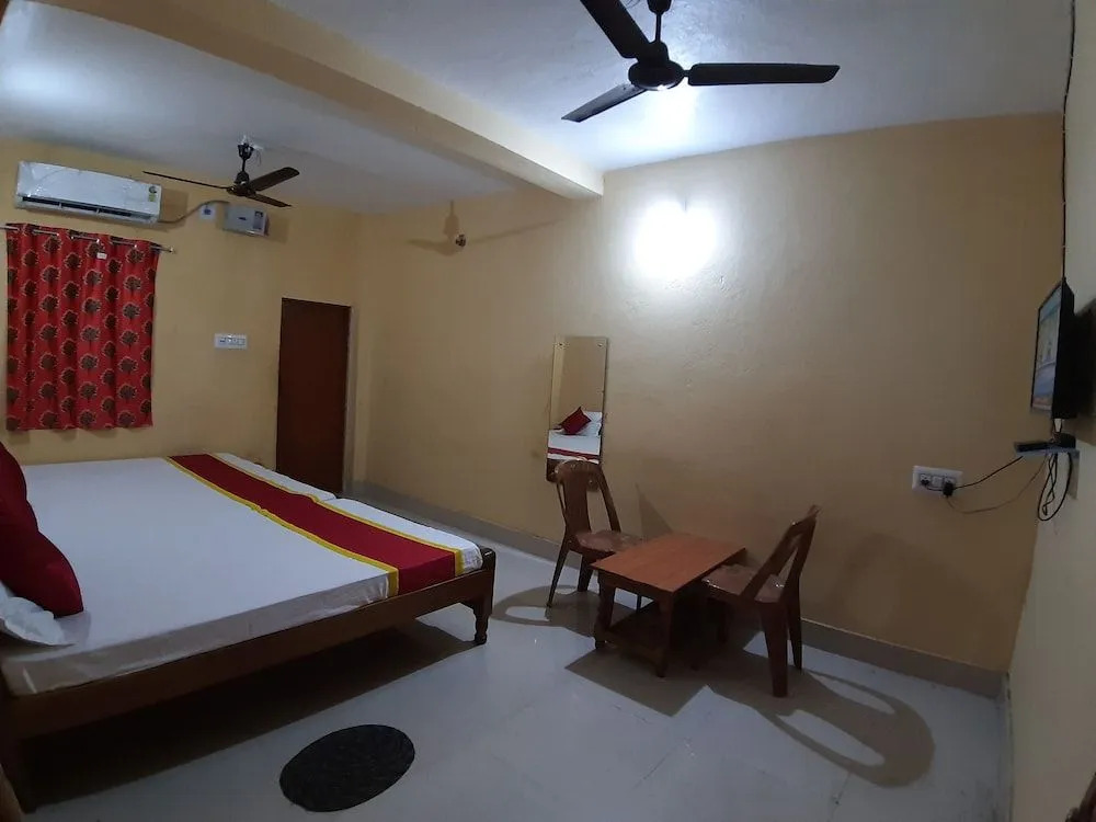 Goroomgo Maa Ugratara Lodge Puri