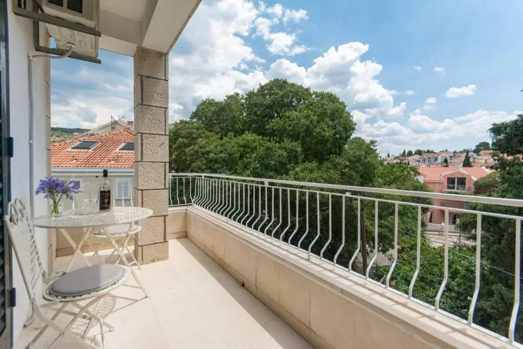 Flora three bedroom apartment. Near beach