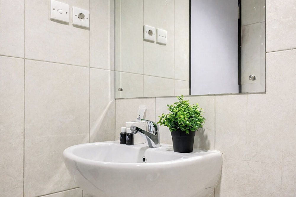 Clean Space And Well Located 2Br At Nifarro Park Apartment