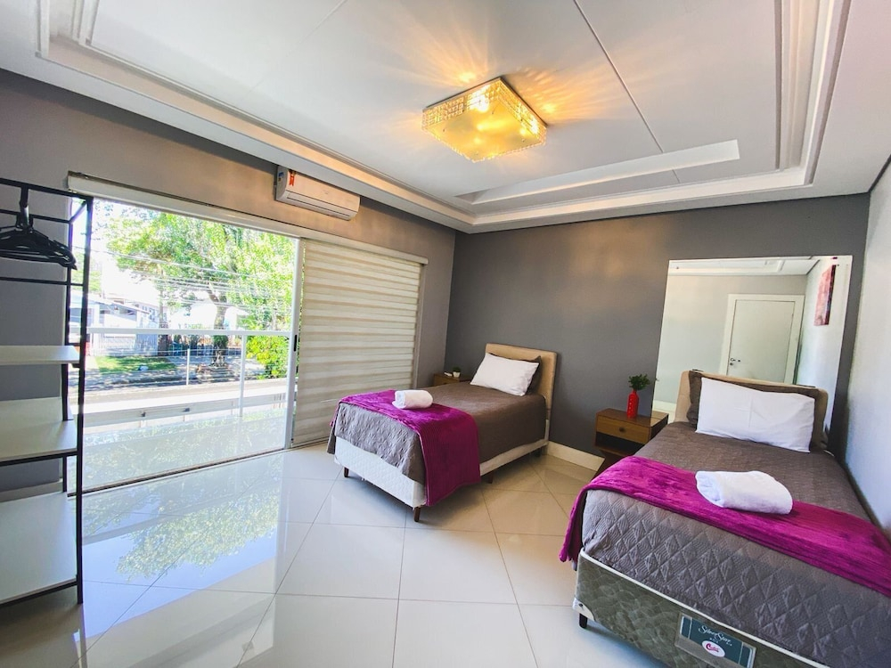 Casa com piscina 5 suites 1 quarto e AC