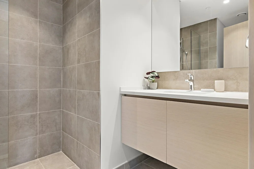WelHome - Stylish Condo With Cityscape View in Creek Harbour