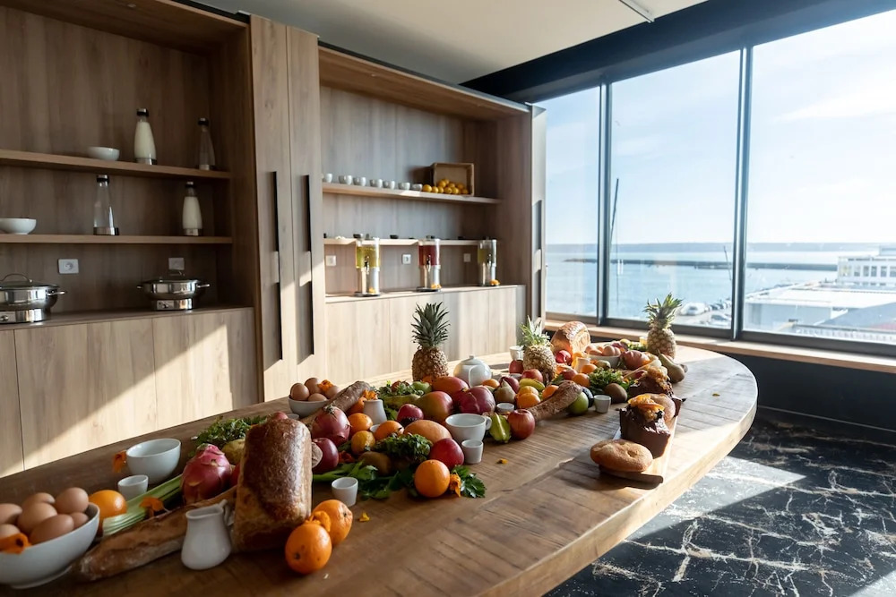 Le Barracuda & Spa, pieds dans leau, vue mer, espace bien-être offert