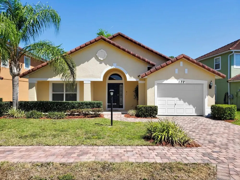 4 BED Pool Home Overlooking Reserve