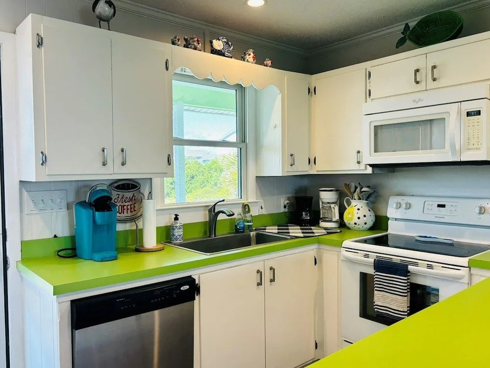 Lime Inn 4 Bedroom Home by RedAwning