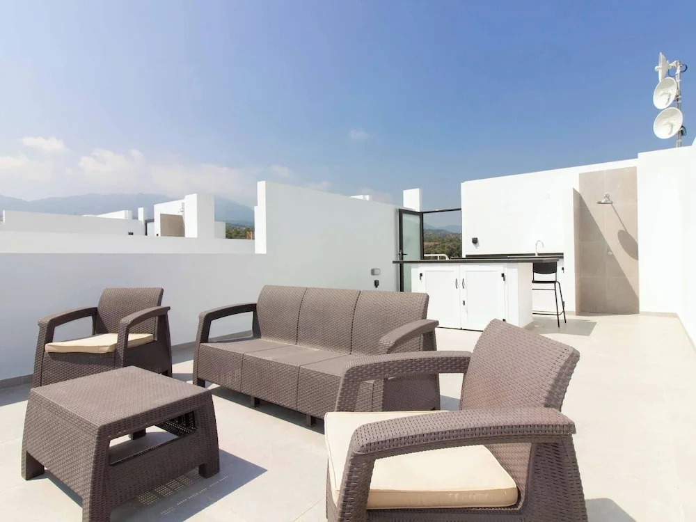 A20 Sun Valley Cove Garden Duplex Apartment