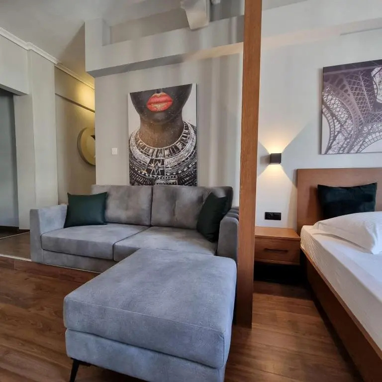 Red Rooms Tsimiski 60