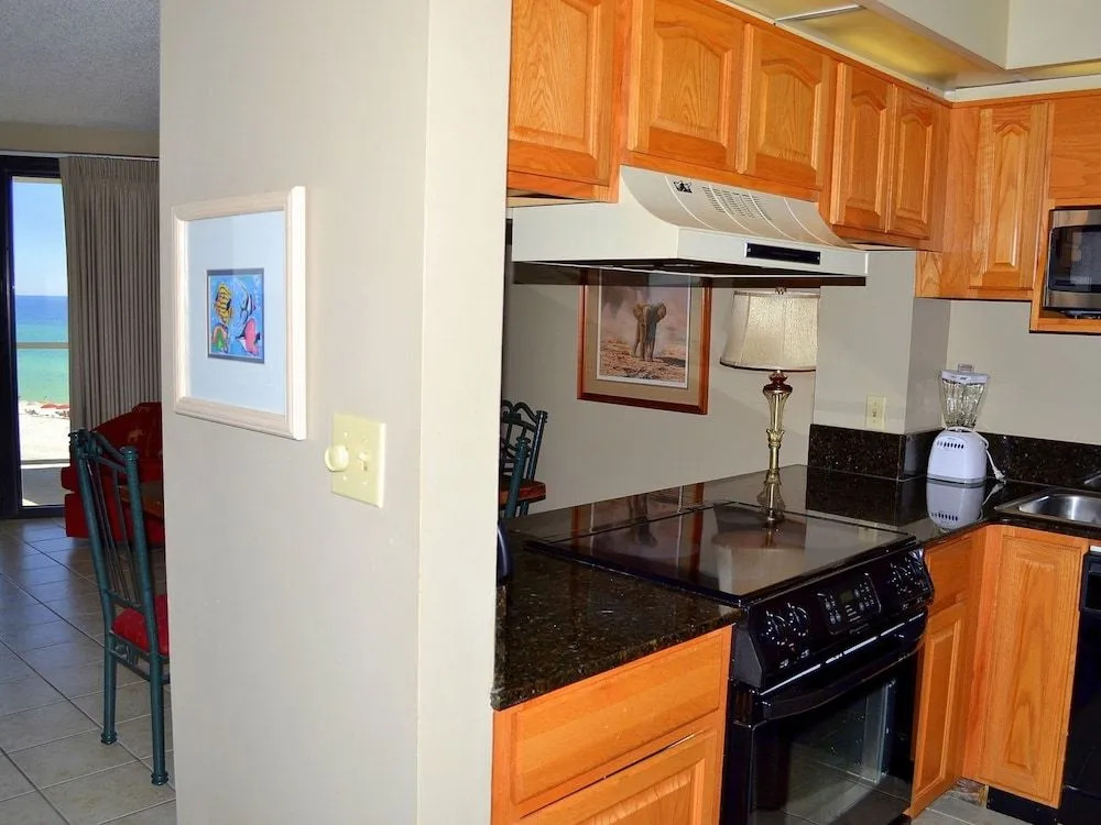 Beachside II 4255 - 2 Br condo by RedAwning