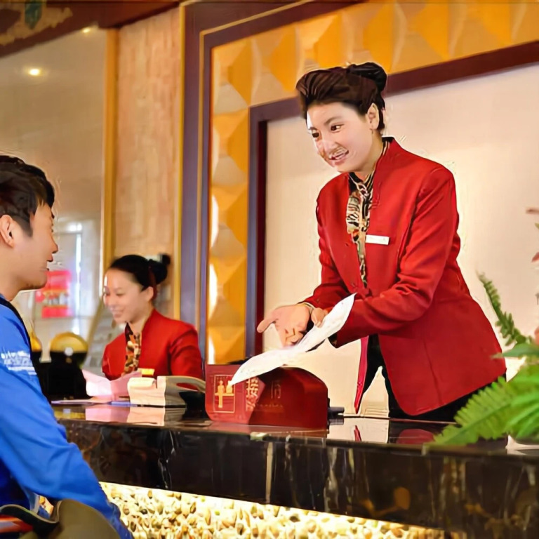 Yading Yizhan Hotel
