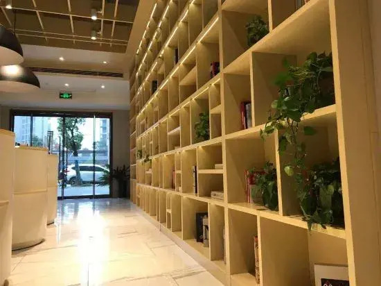 Yilong Anyun Hotel (Nanjing Jiangning Binjiang Development Zone Metro Station Hotel)