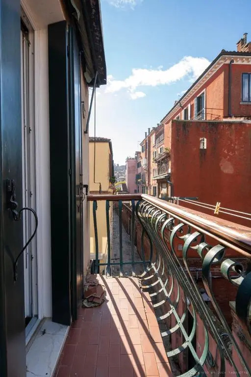 Ca Giorgia Venice Apartment with Balcony