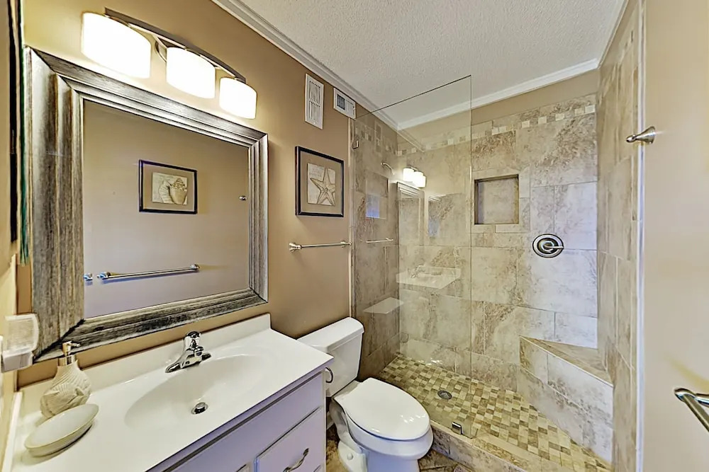 1403hhre 2 Bedroom Condo