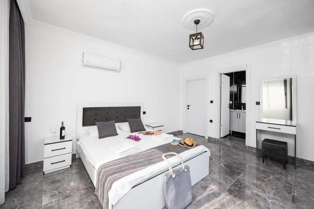 Villa Grand Yasar 1 With 4 Bedrooms and 4 Bathrooms