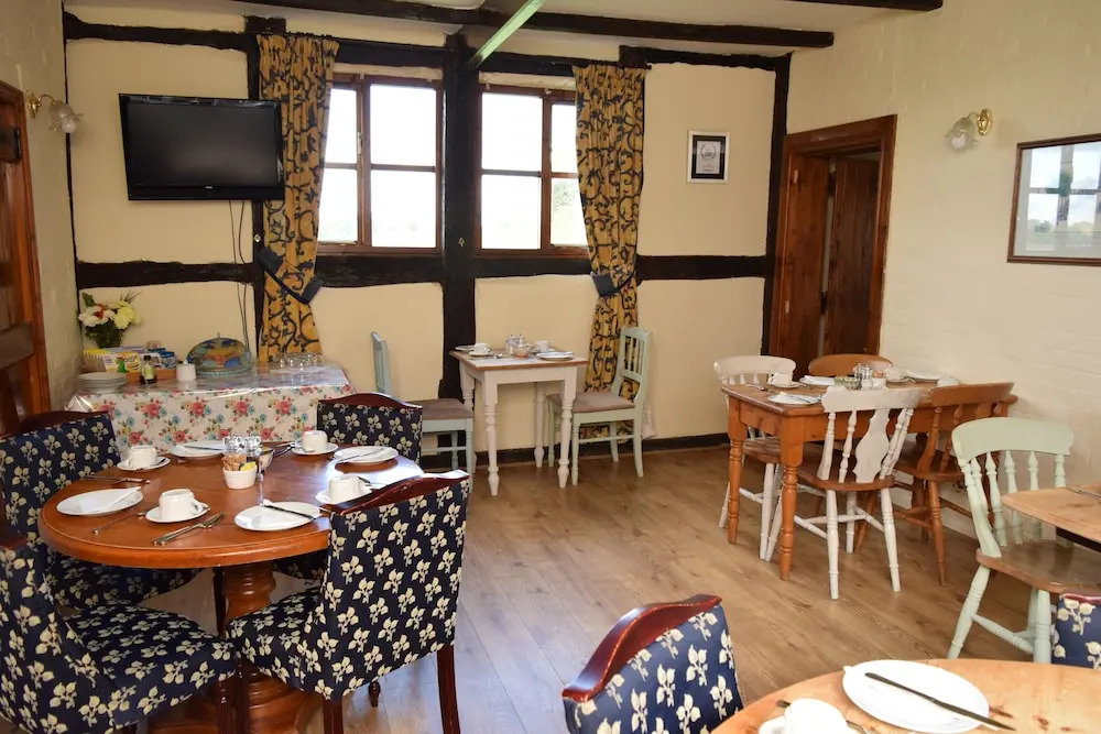 Haseley Coach House Motel