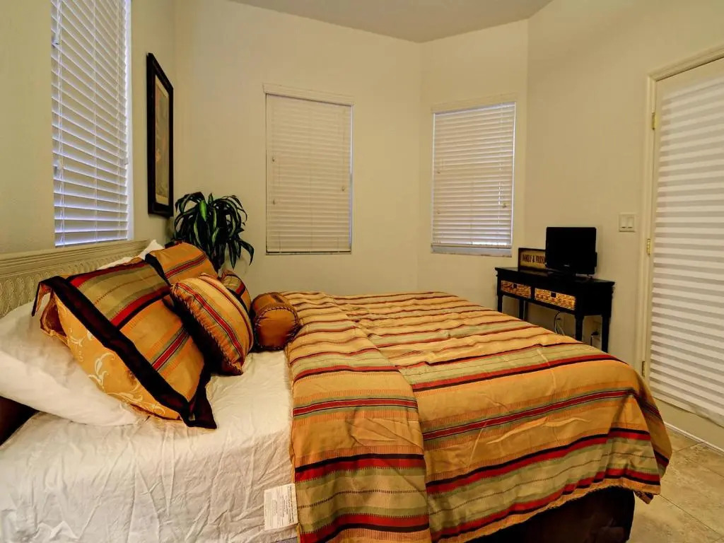 Harborview Grande 202