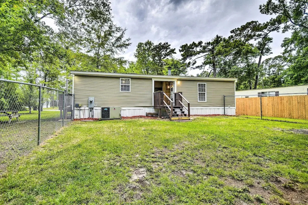 Charming Supply Home < 2 Mi to Holden Beach!