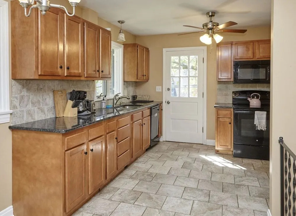 Prime Location! 5BR in Quaint Neighborhood!