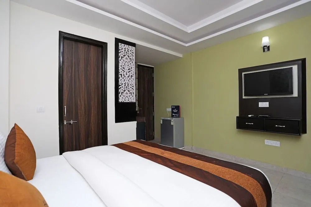 OYO 10581 Platinum Residency