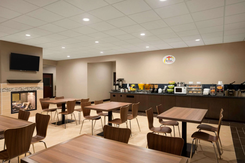 Super 8 by Wyndham Hershey Chocolate Avenue