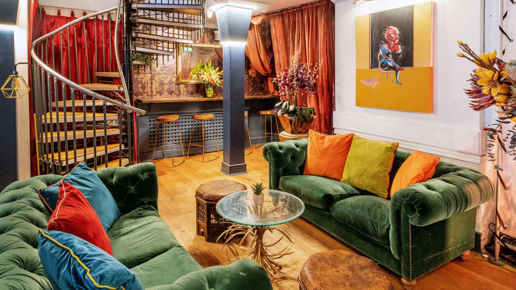 Berkeley Square Classic Hotel