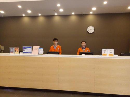 7Days Premium Zhengzhou Jingsan Road Century Lianhua
