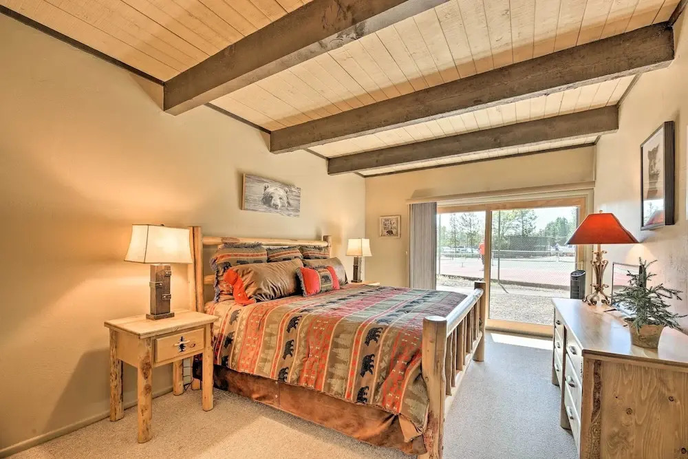 Patio & Fireplace: Country Club Pinetop Condo!