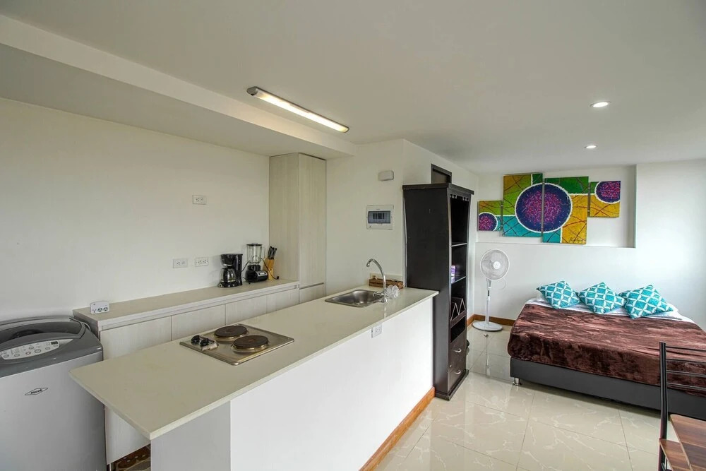 El Tesoro Studio Apartment High Floor 16