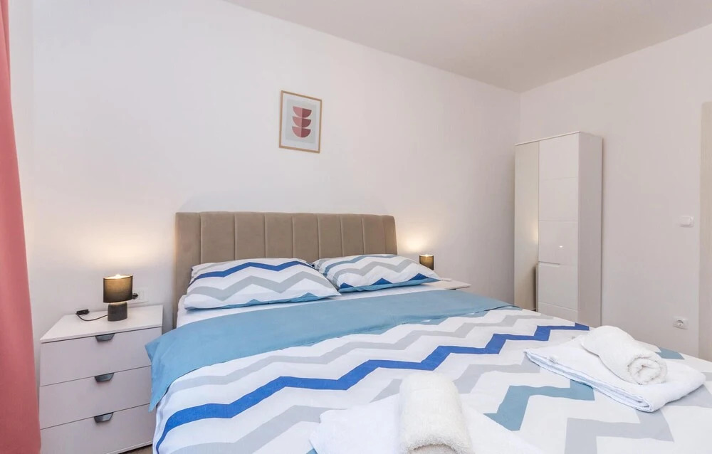 Stunning Home in Donje Rastane With Wifi, 4 Bedrooms and Outdoor Swimming Pool