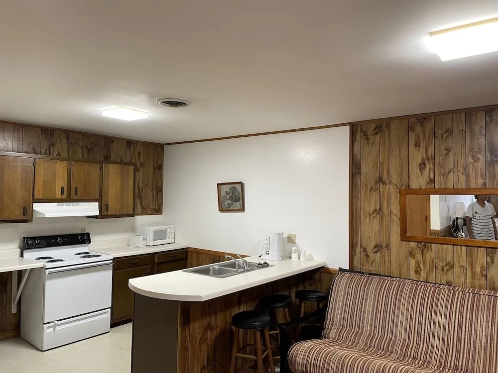 PINE VALLEY MOTEL