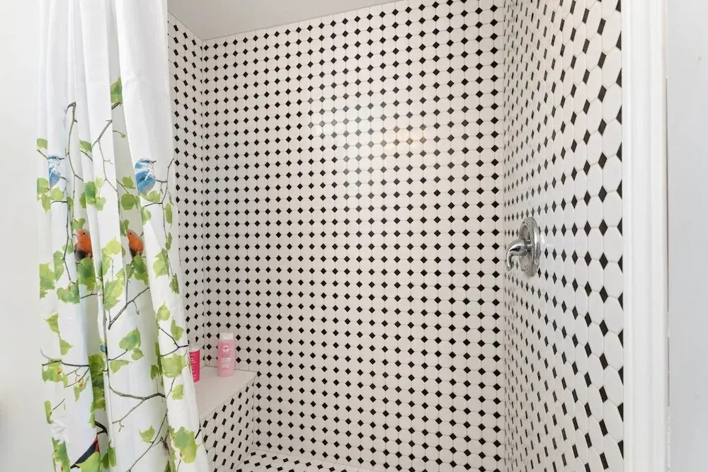 Private Studio Apartment in Burlington - U5