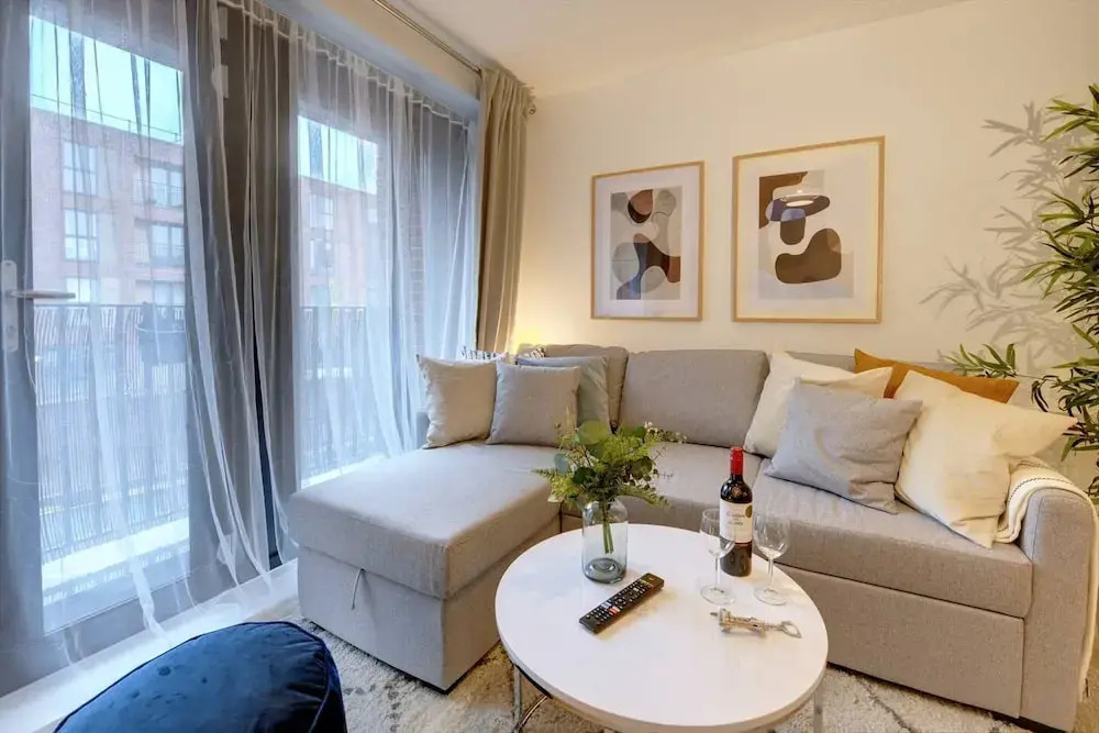 Lovely Flat in Kiln Close With Free Parking