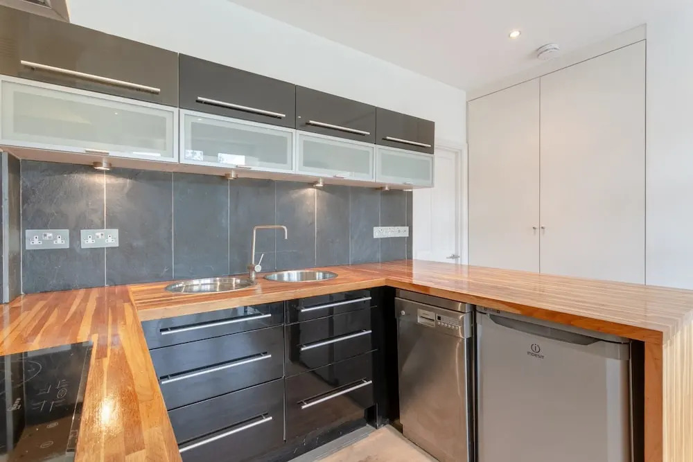 2 Bedroom Apartment Near Queens Park