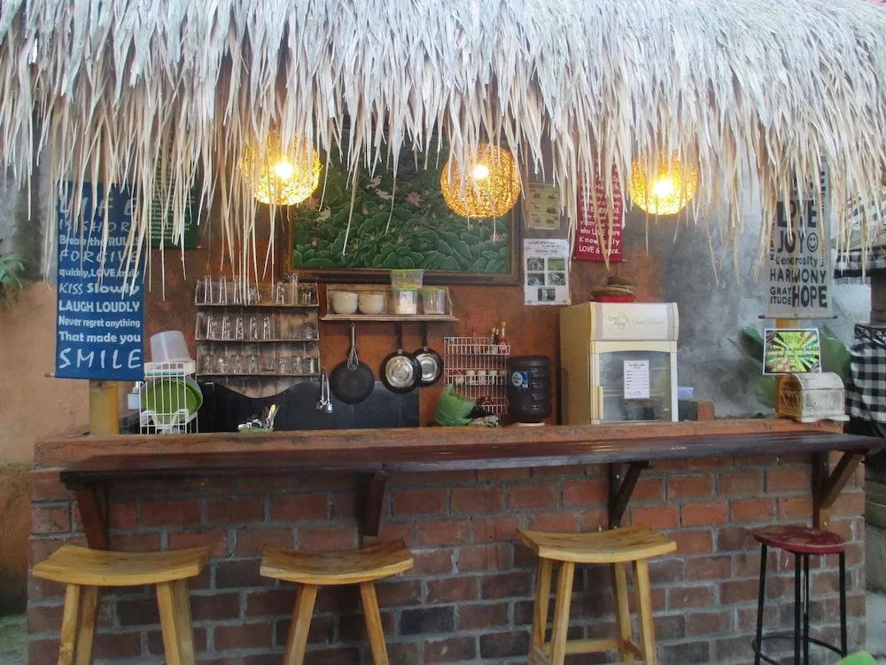 Green Paddy Hostel & Villa