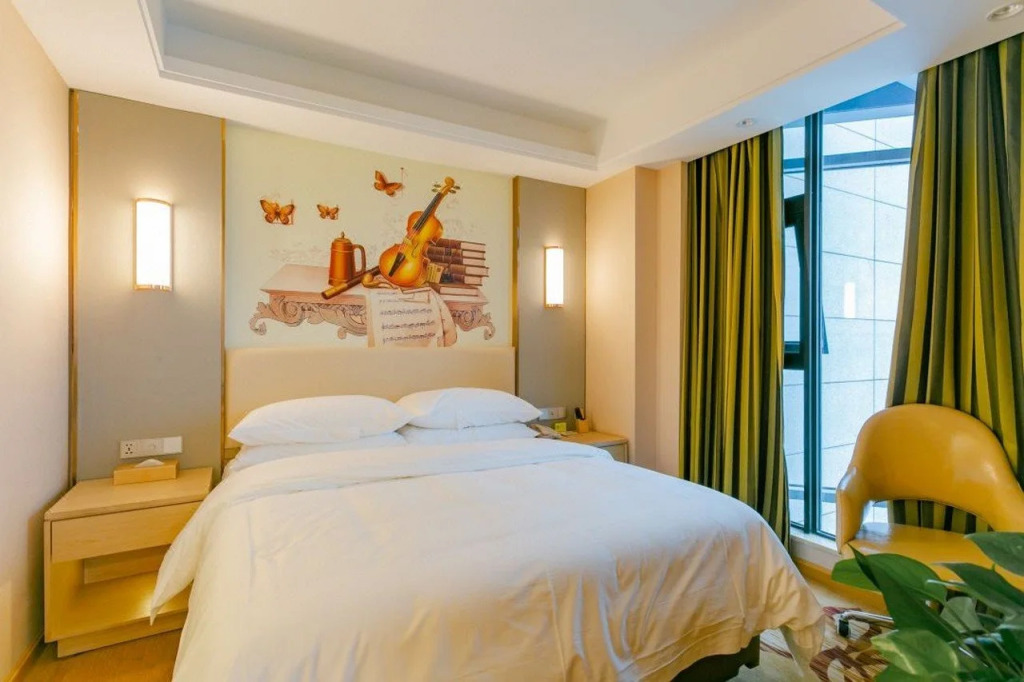 Vienna International Hotel (Chengdu Exhibition Center Zhonghe Metro Station)