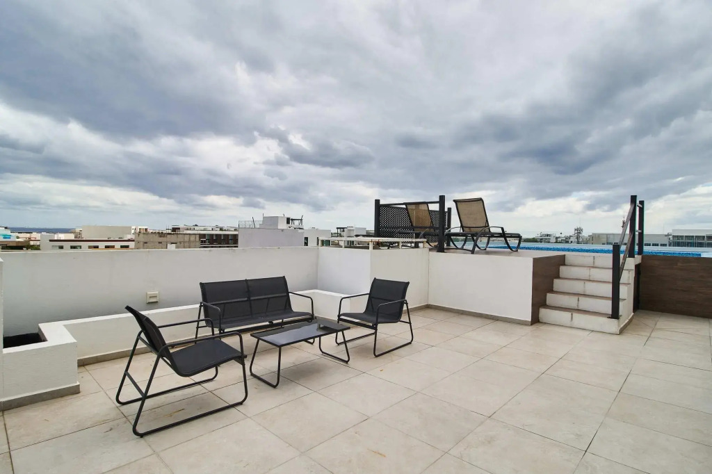 Splash Pool, Rooftop Terrace, Patio, Beach 4 Blks