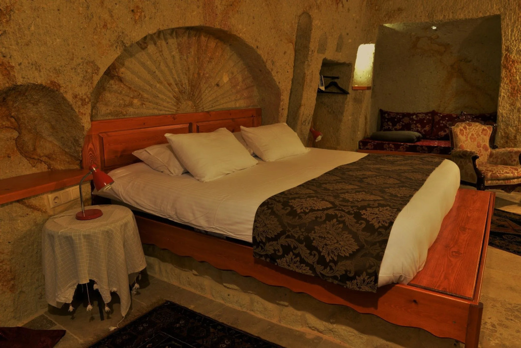 Canyon Cave Hotel